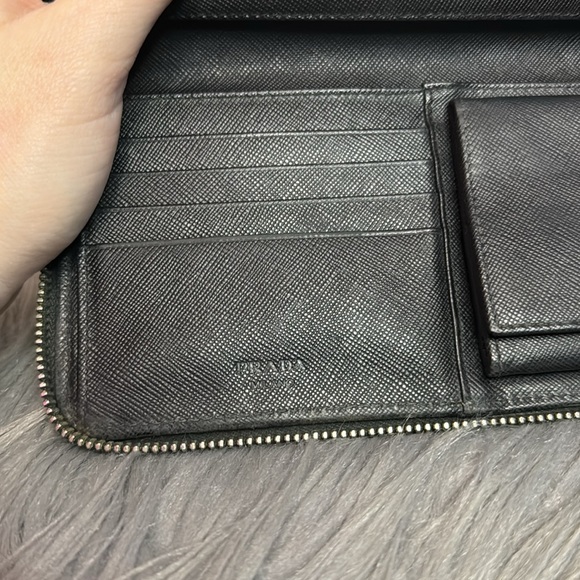 PRADA - Long Wallet - Picture 7 of 8